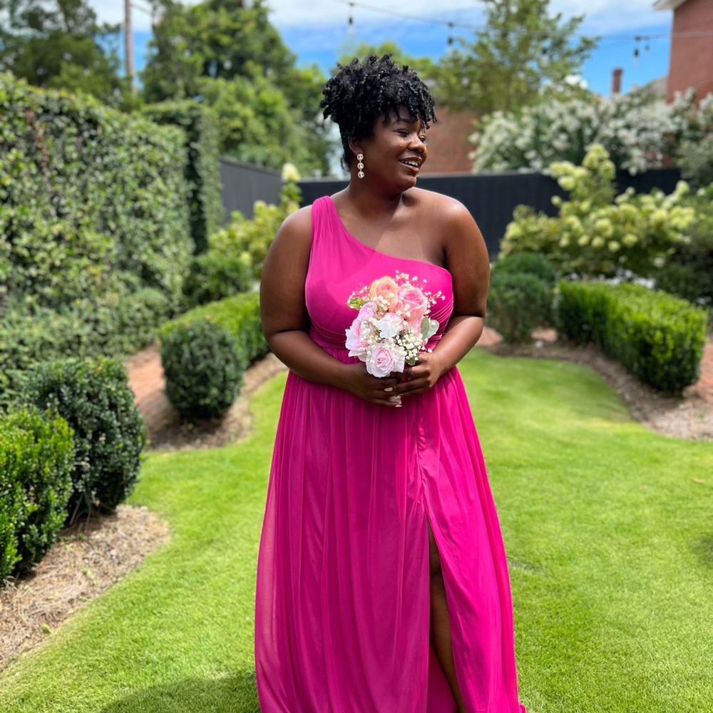 Gorgeous gown!   Perfect bridesmaid dress!